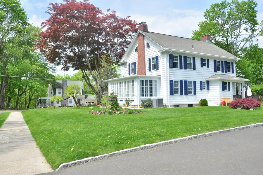Exterior of 412 Oakview Ln, Lexington, KY